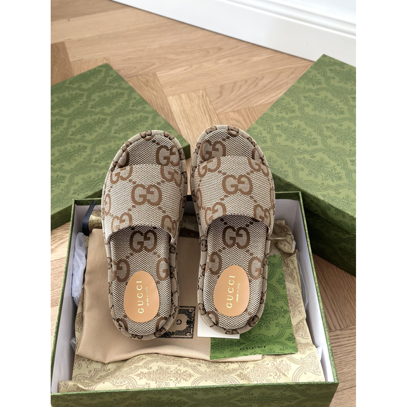 Sandália Gucci GG Maxi Canvas Flatform Slide Marrom
