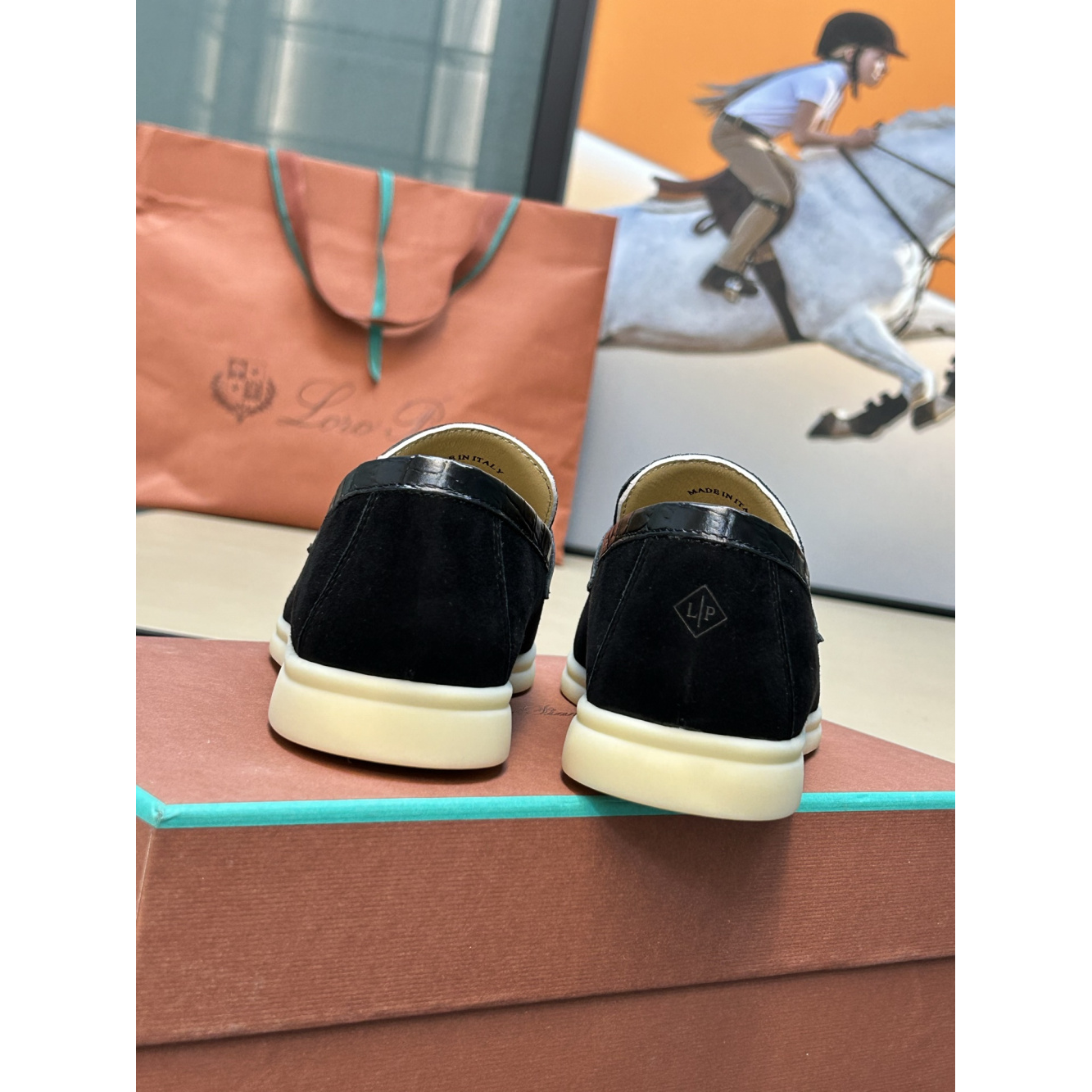 Summer Charms Walk Loro Piana Loafer Camurça Preto