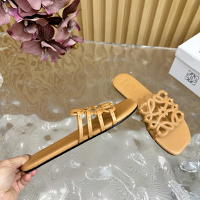 Sandália Loewe Slide Petal Anagram Caramelo