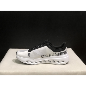 Tênis On Running Cloudsurfer Branco/Preto