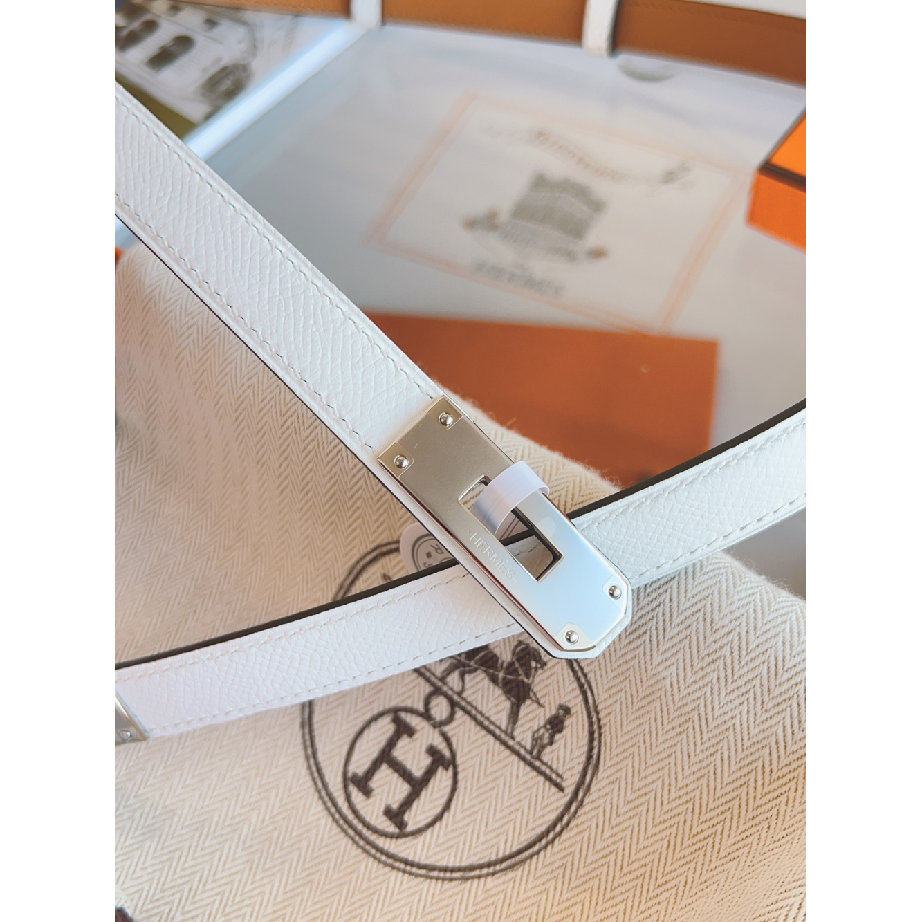 Cinto Hermès Kelly em Couro Branco com Fivela Kelly Prata 1.8cm