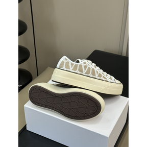 Tênis Valentino Garavani Toile Iconographe Totaloop Low-Top Off/Bege