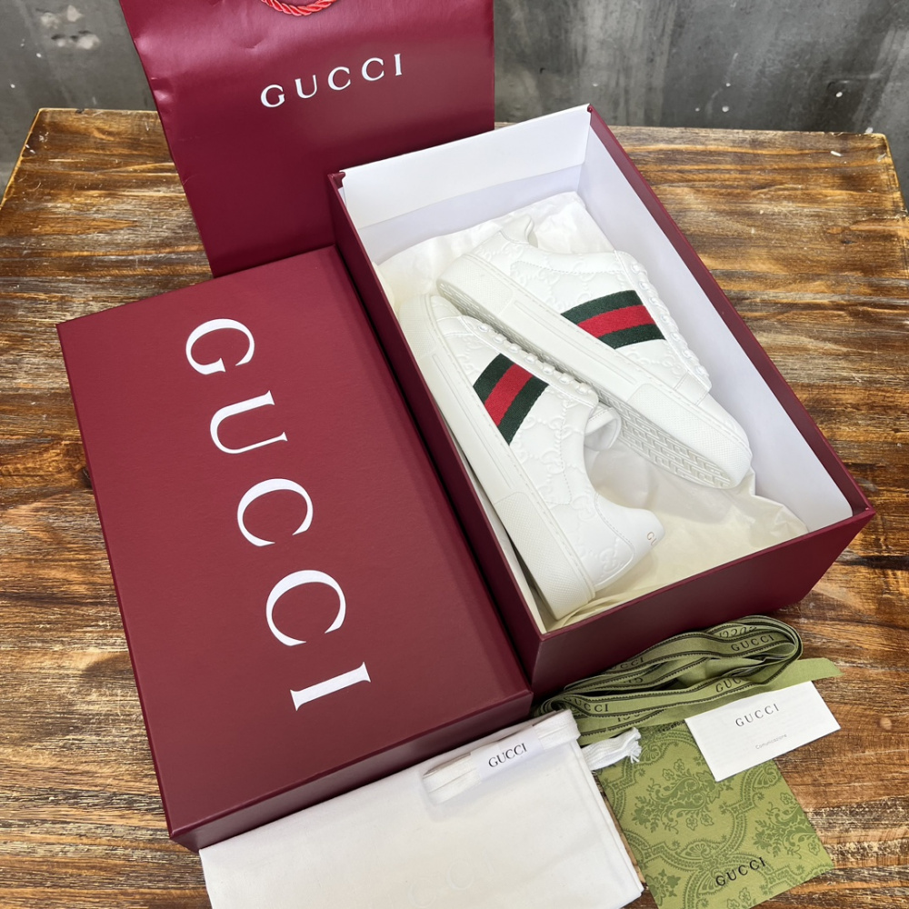 Gucci Sneaker Ace With Web Branco em relevo