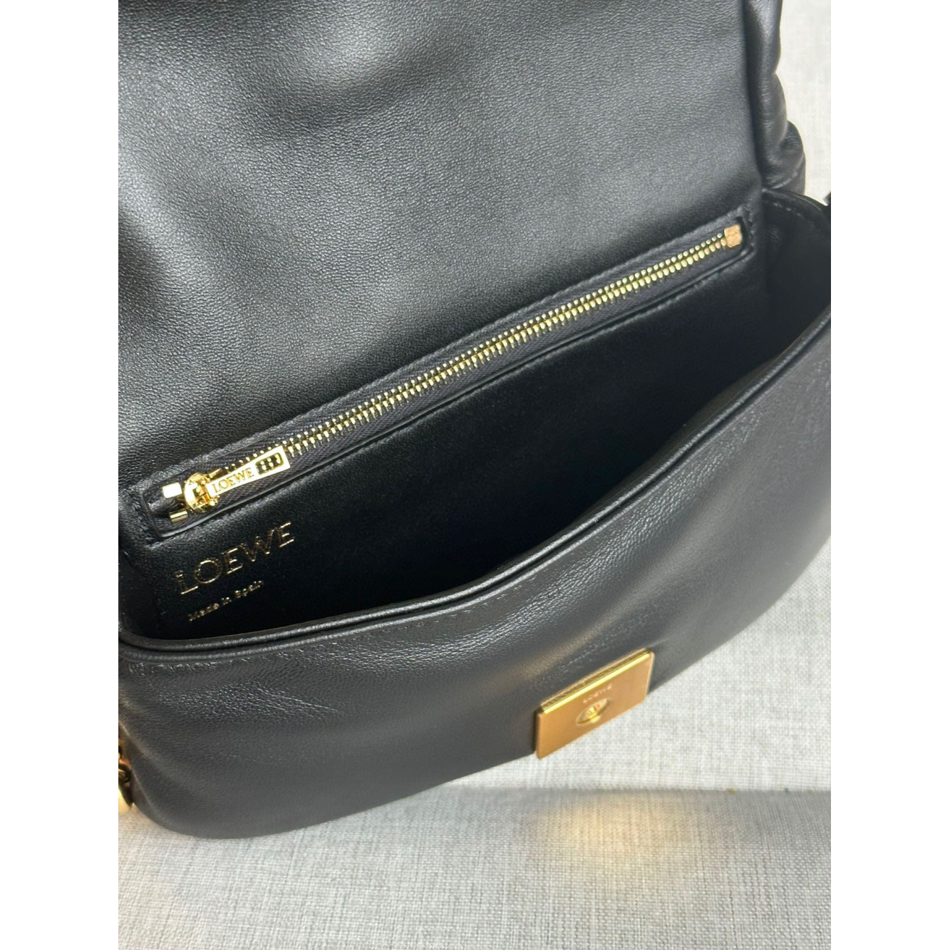 Bolsa Loewe Goya Puffer Couro Napa Brilhante 20x14x9CM (quatro cores)