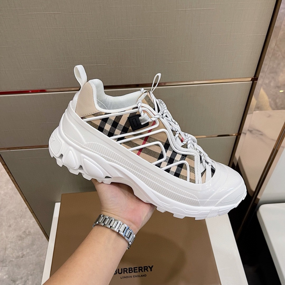 Burberry Tênis Branco