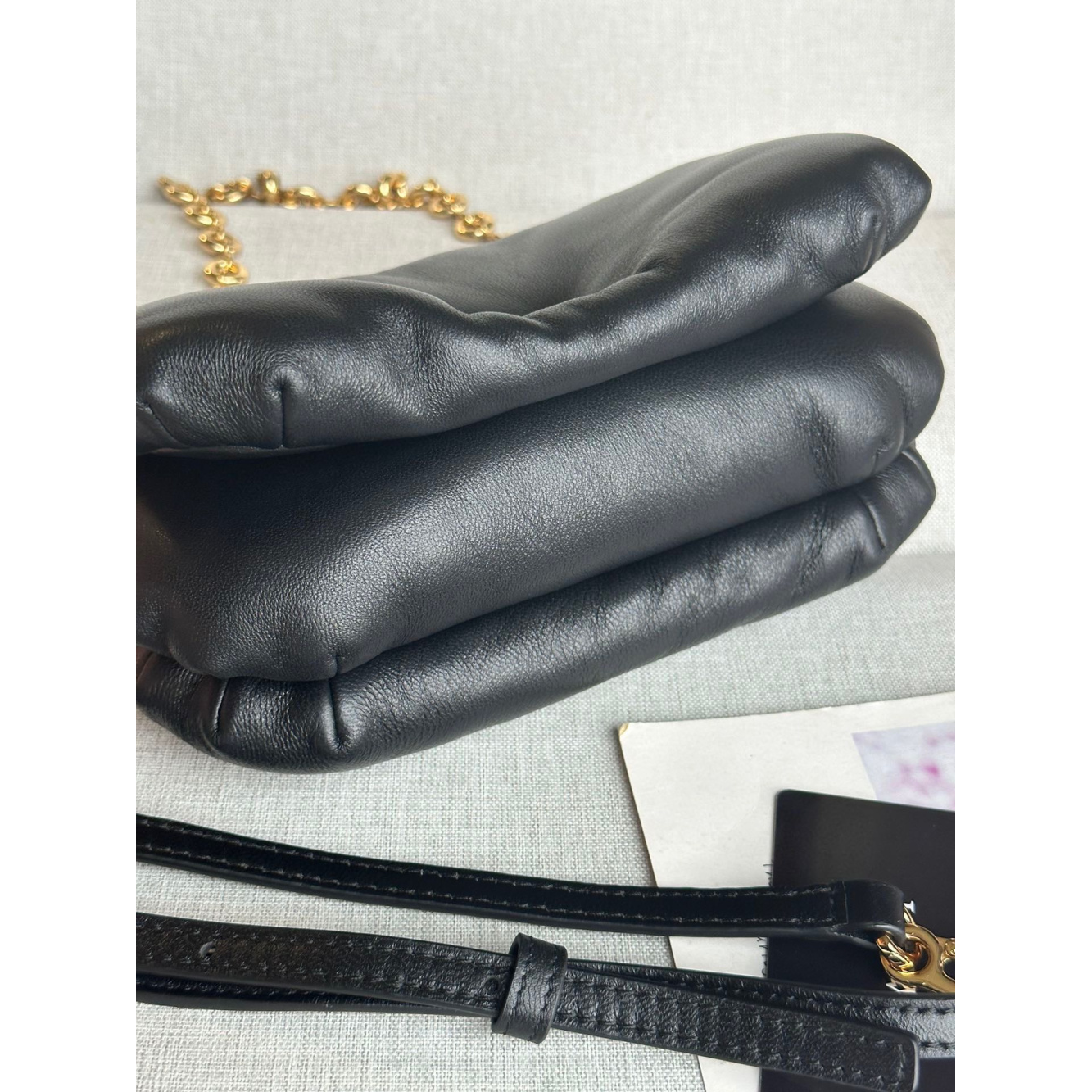 Bolsa Loewe Goya Puffer Couro Napa Brilhante 20x14x9CM (quatro cores)