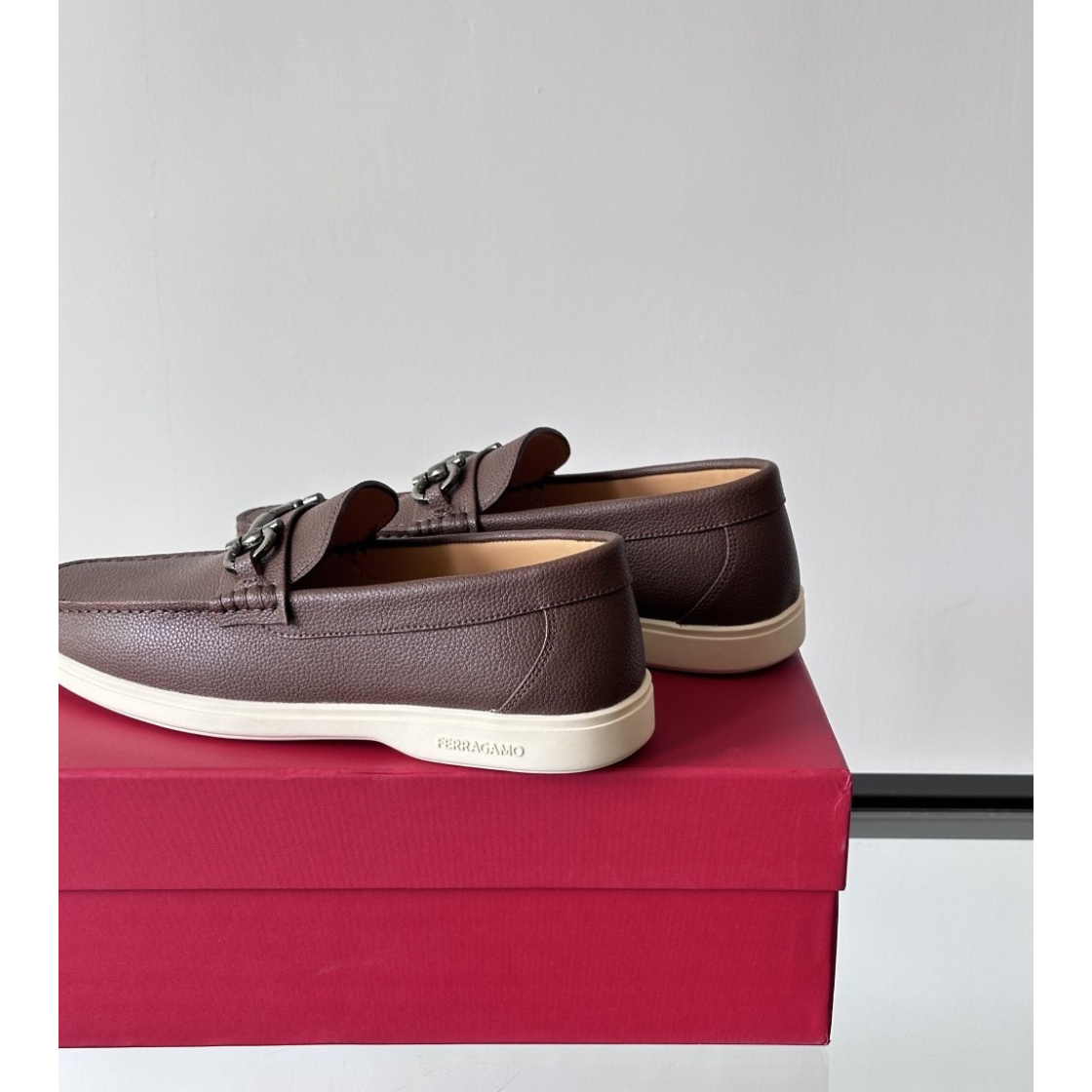 Sapato Mocassim Salvatore Ferragamo Casual Marrom com Fivela Gancini