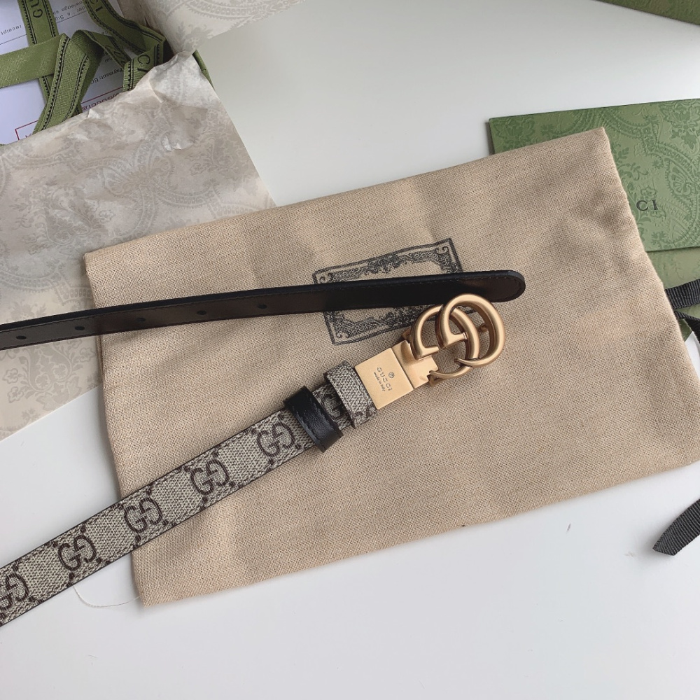 Cinto Gucci de Canvas GG Marmont Dupla Face Preto Ferragem Dourada 2.0cm
