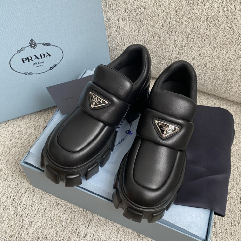 Prada Sapato Preto Tratorado
