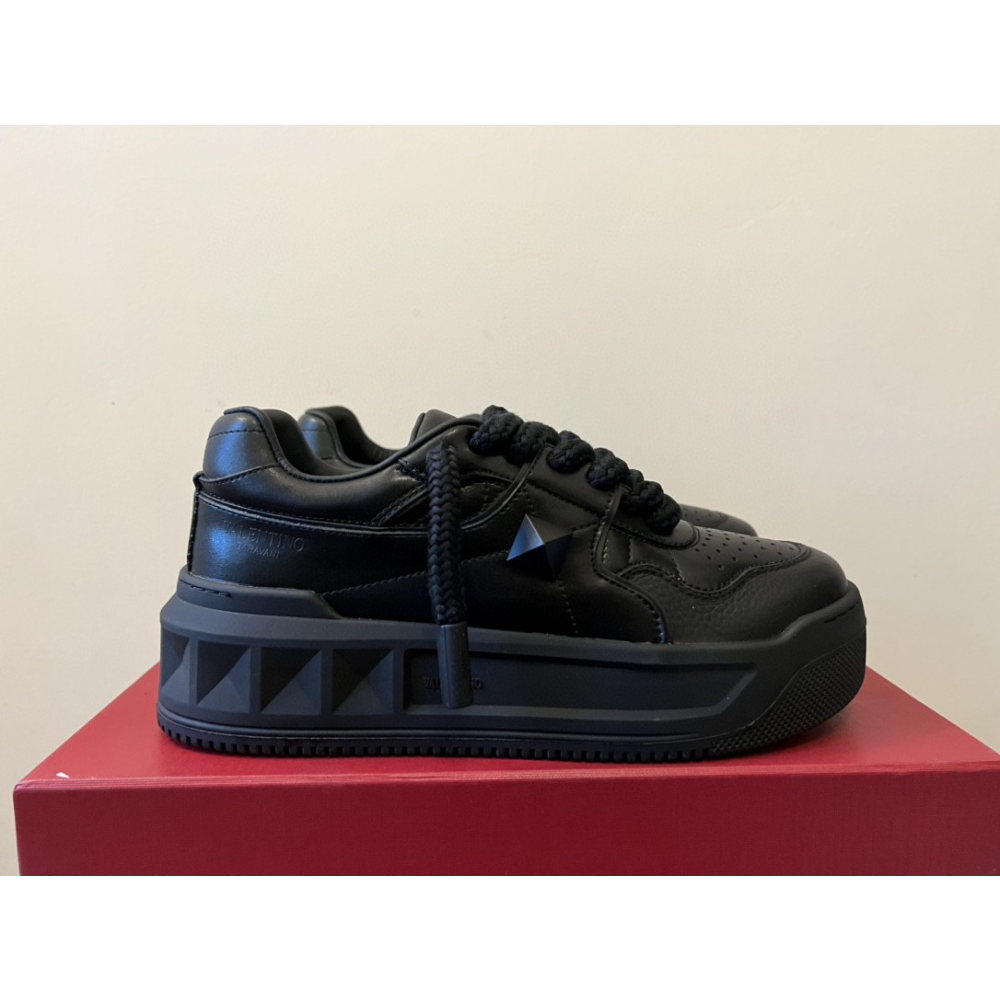 Tênis Valentino Garavani One Stud Couro Preto