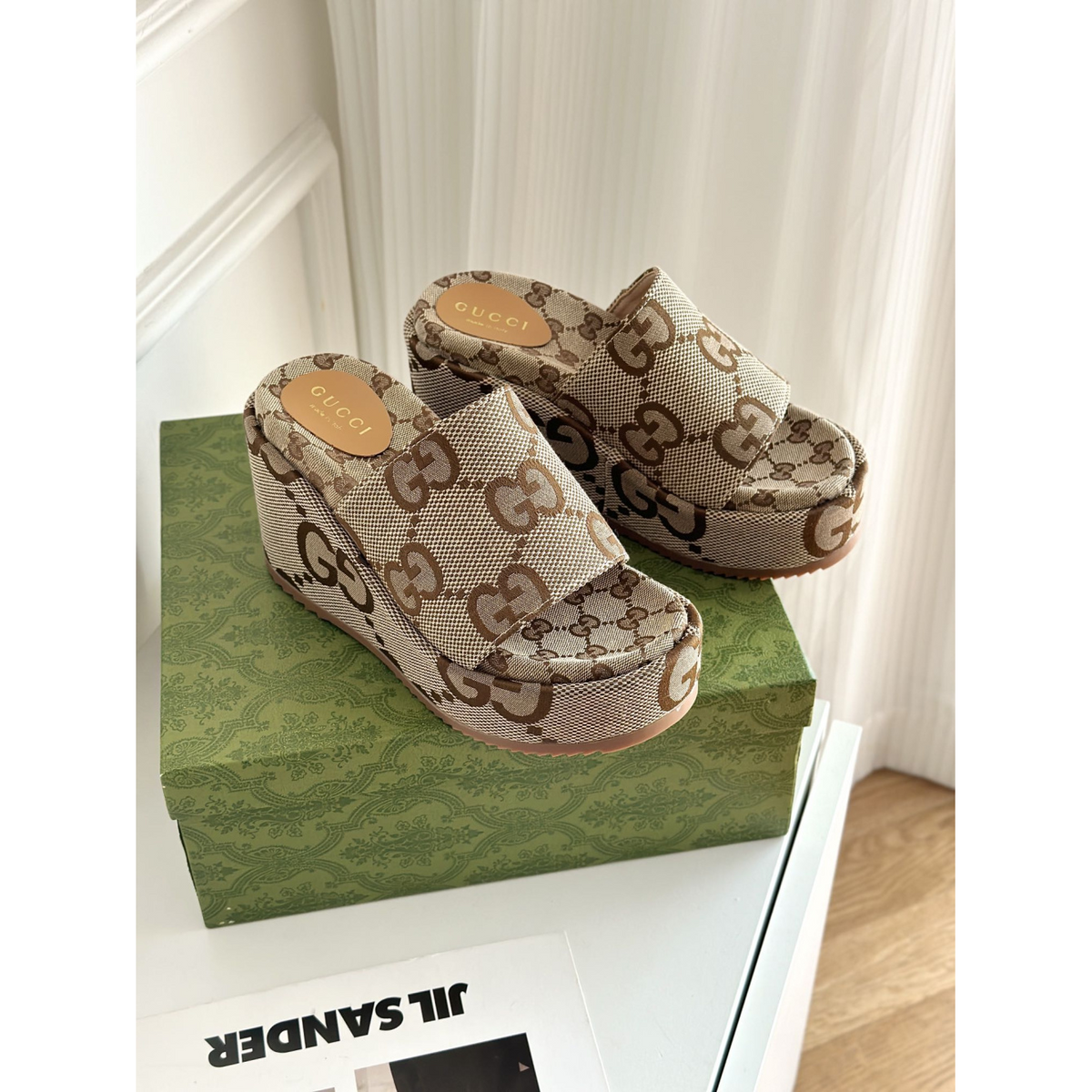 Sandália Gucci GG Maxi Canvas Flatform Salto Marrom