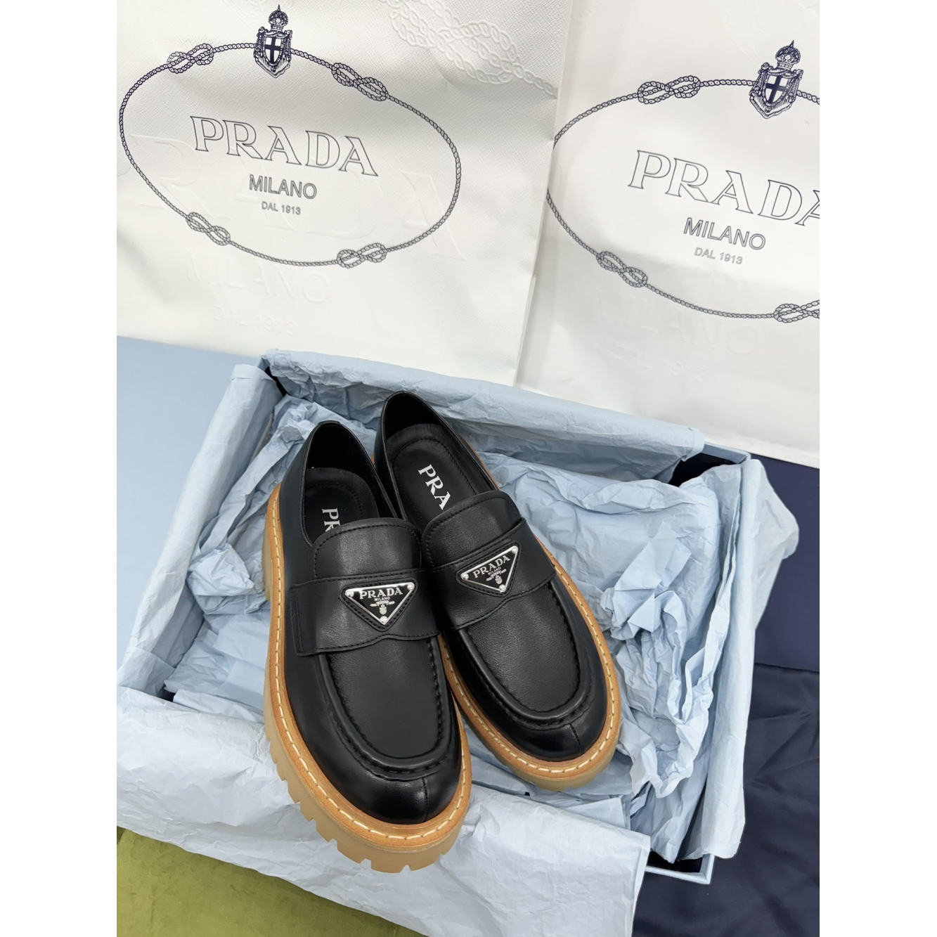 Loafer Prada Mocassim em Couro Preto/Marrom