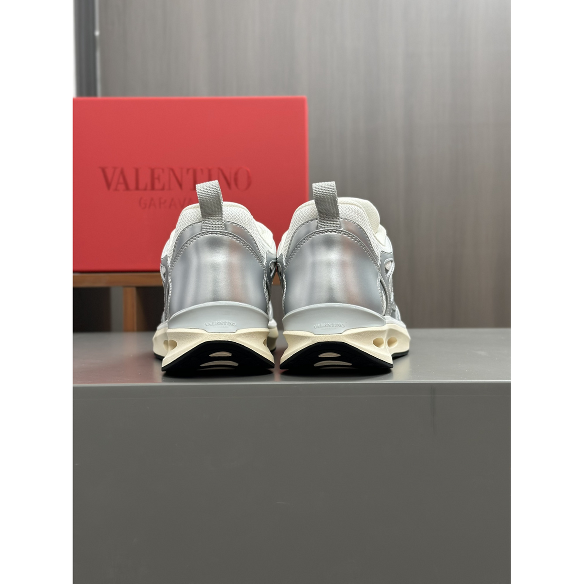 Tênis Valentino Garavani Easy Jog Prata