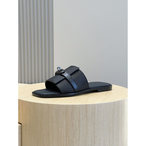 Sandália Hermès Gabriel em Couro Preto