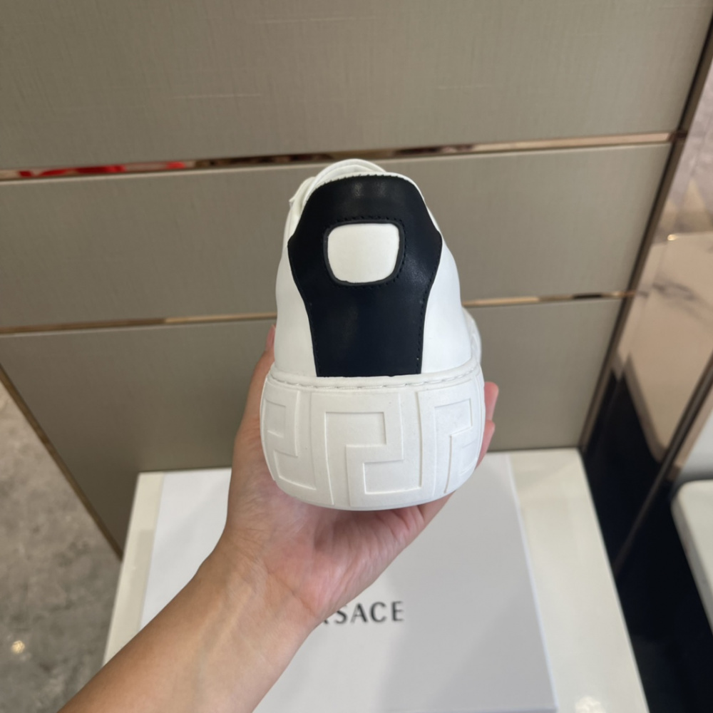 Tênis Versace Embroidered Greca Preto/Branco