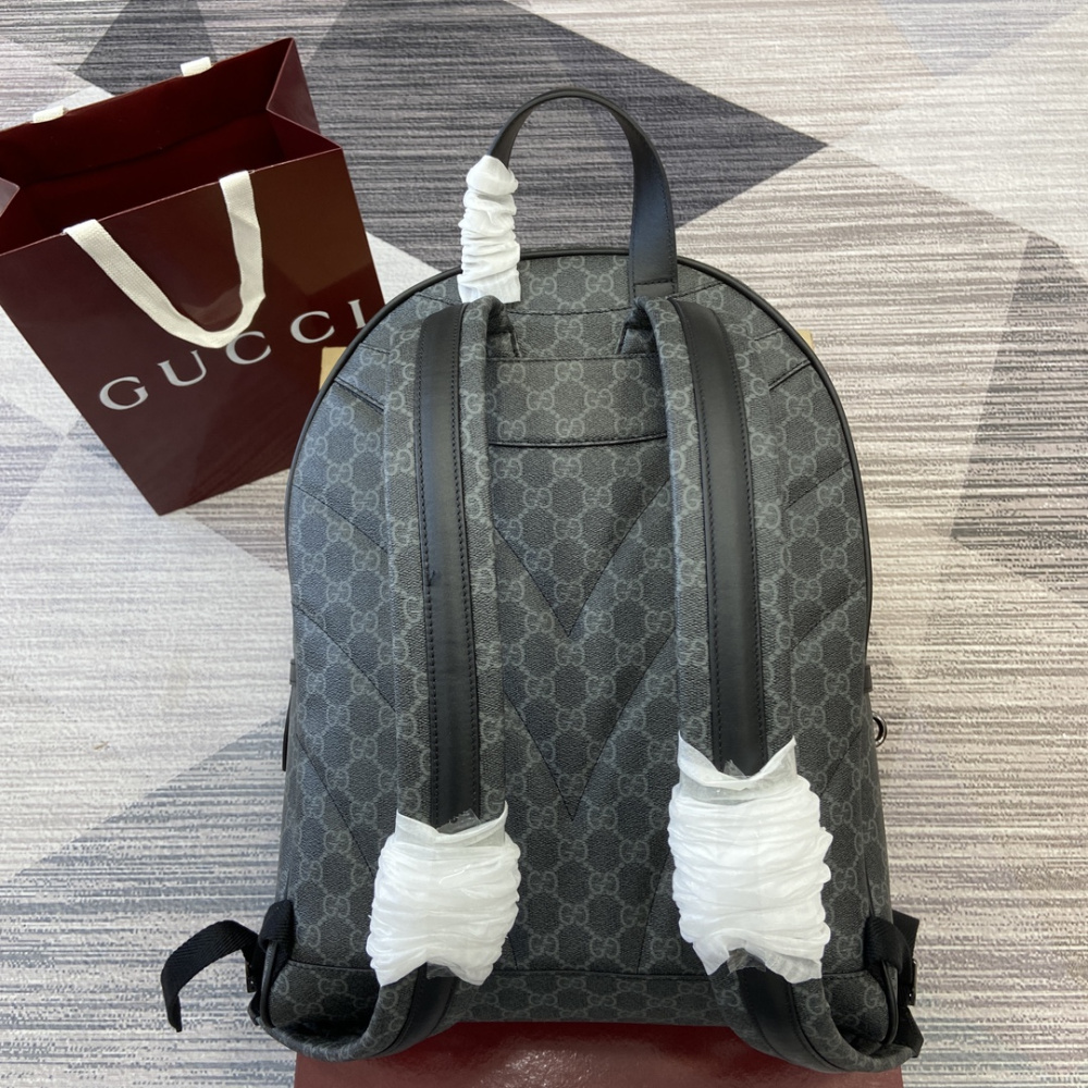 Mochila Gucci GG Emblem Cinza 31x41x18cm