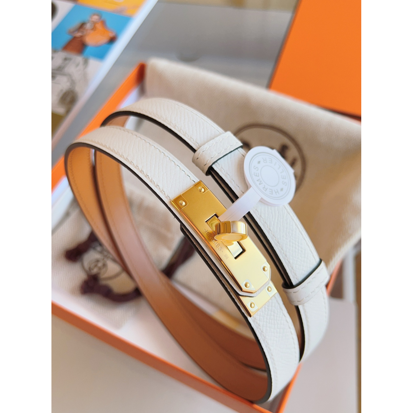 Cinto Hermès Kelly em Couro Branco com Fivela Kelly Dourada 1.8cm