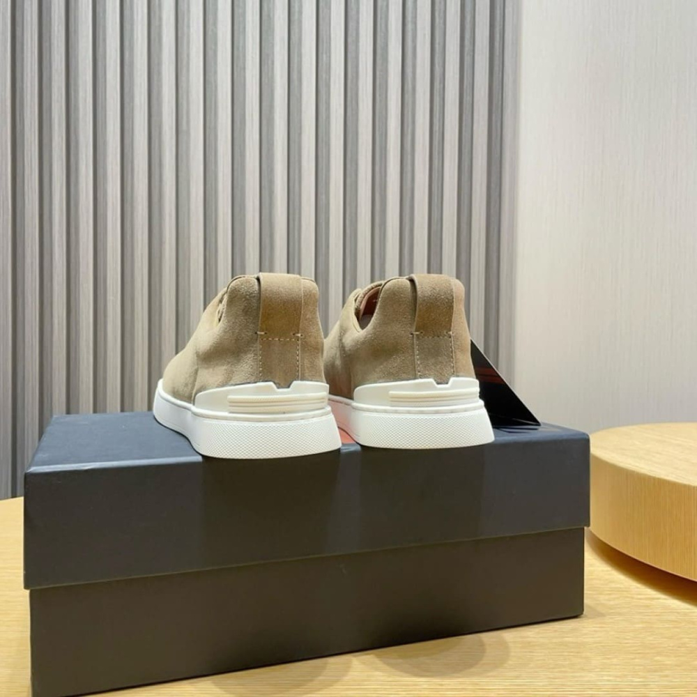 Zegna Triple Stitch em Camurça Marrom Caqui
