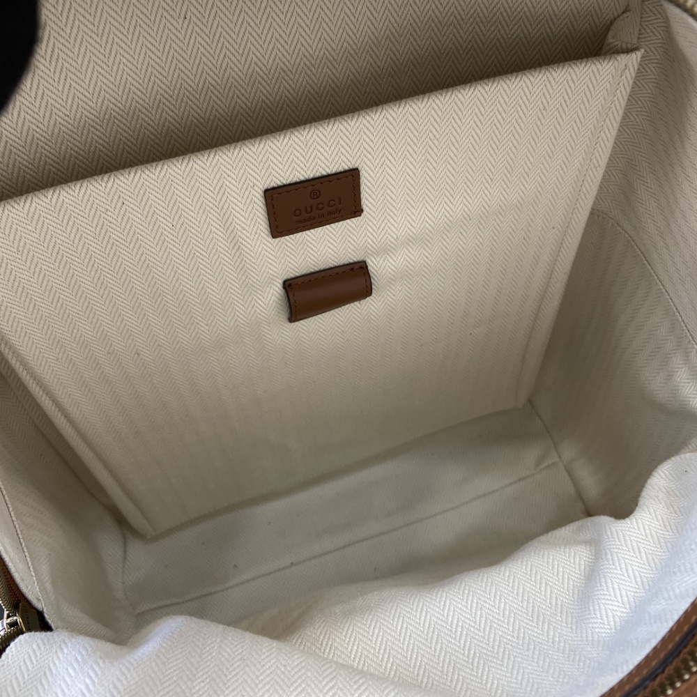 Mochila Gucci GG Emblem Marrom 31x41x18cm