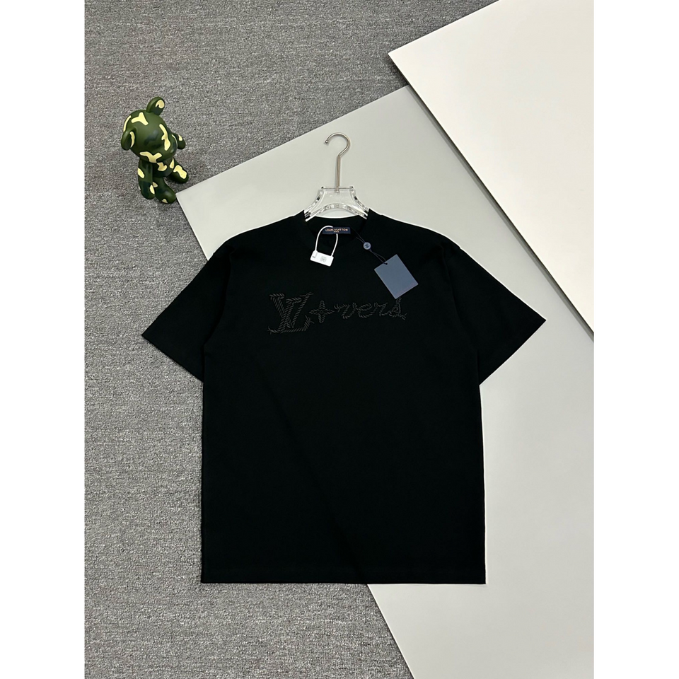 Camiseta de Algodão Louis Vuitton Logo LV Lovers Bordado Preta
