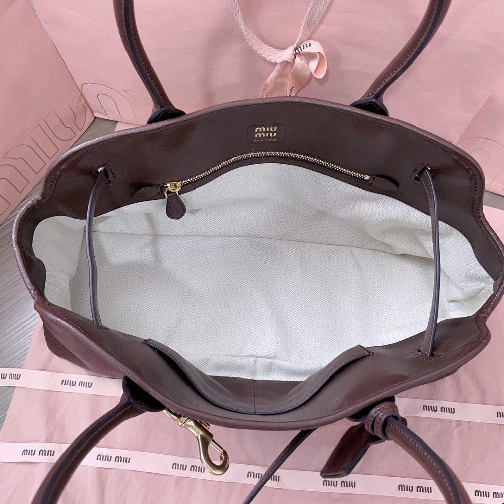 Bolsa MiuMiu Aventure em couro Napa  44X22.5X14.5CM (Marrom, Preta, Caramelo)