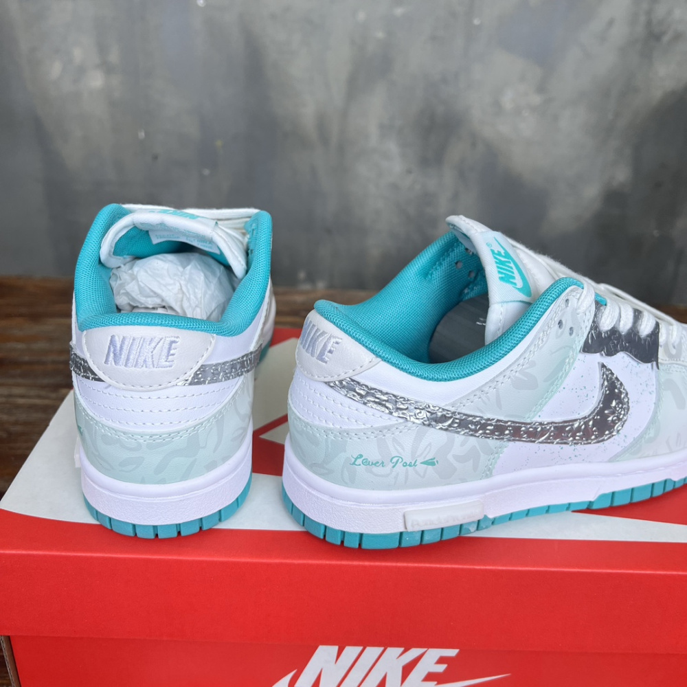 Nike SB Dunk Low Lisa Leslie