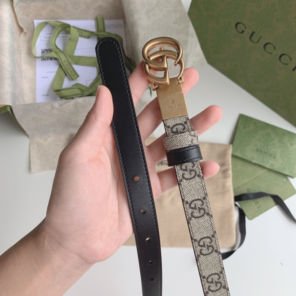 Cinto Gucci de Canvas GG Marmont Dupla Face Preto Ferragem Dourada 2.0cm