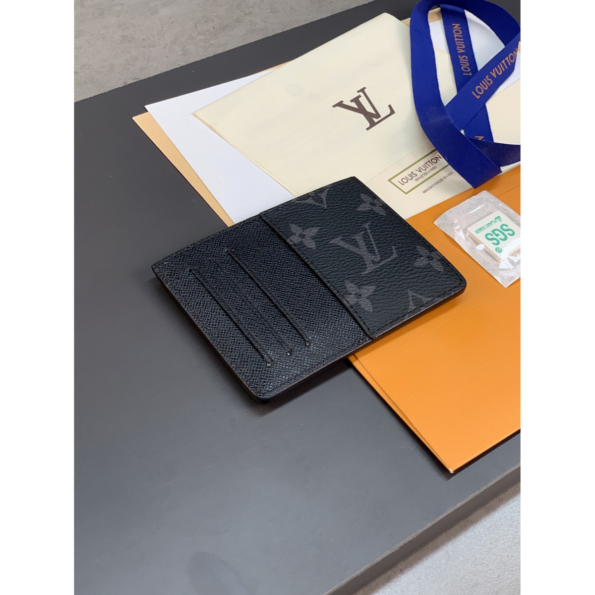 Porta Cartão Louis Vuitton Neo Monogram Eclipse 11x7x0.6CM