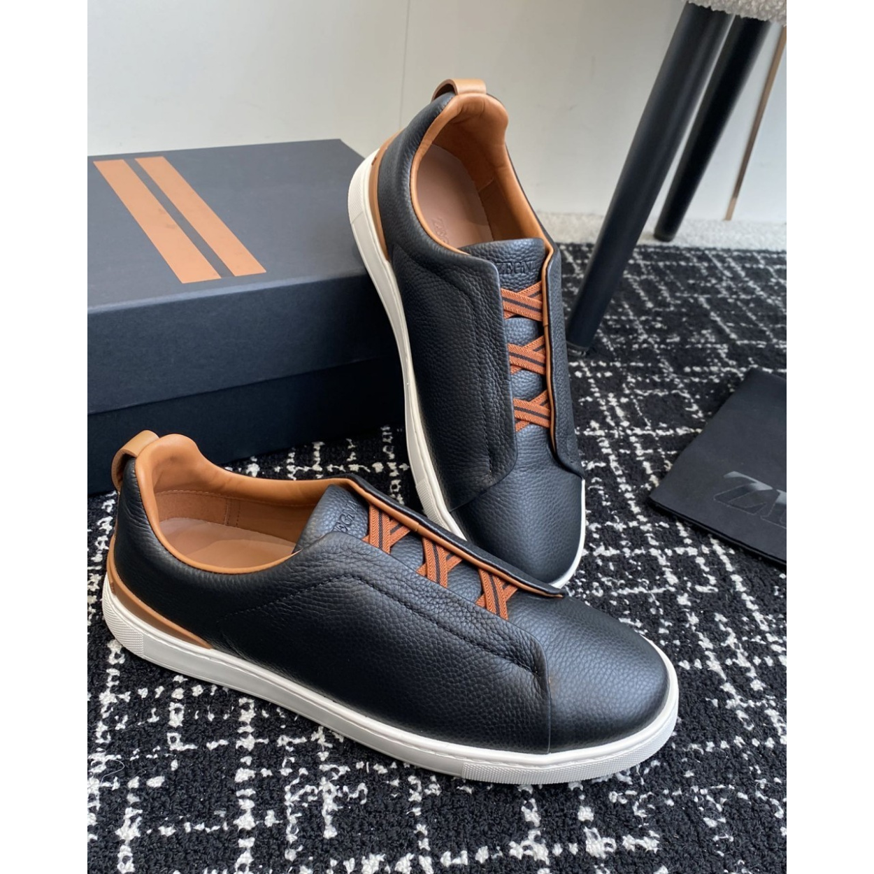 Zegna Triple Stitch em Couro Granulado Preto/Laranja