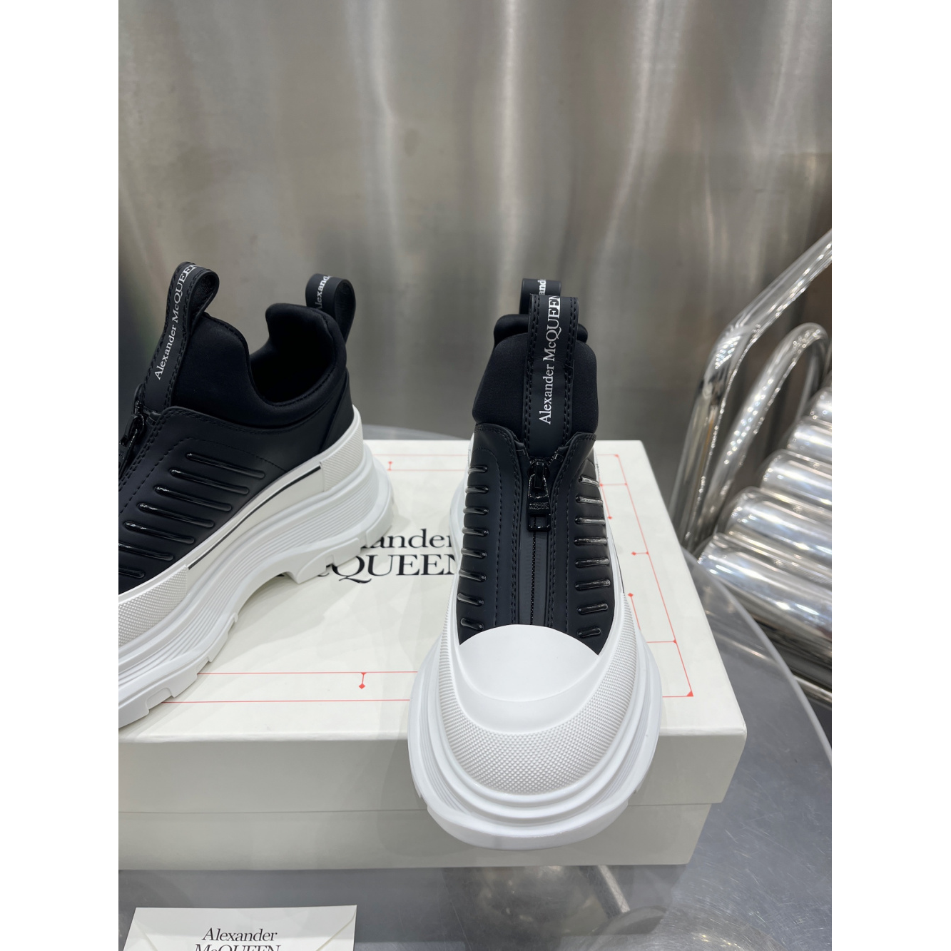 Tênis Alexander Mcqueen Tread Slick Branco/Preto