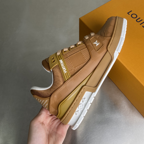 Tênis Louis Vuitton Trainer Marrom Damier em relevo