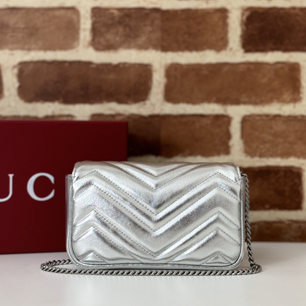 Bolsa Gucci GG Marmont Couro Prateado Super Mini/Média/Grande