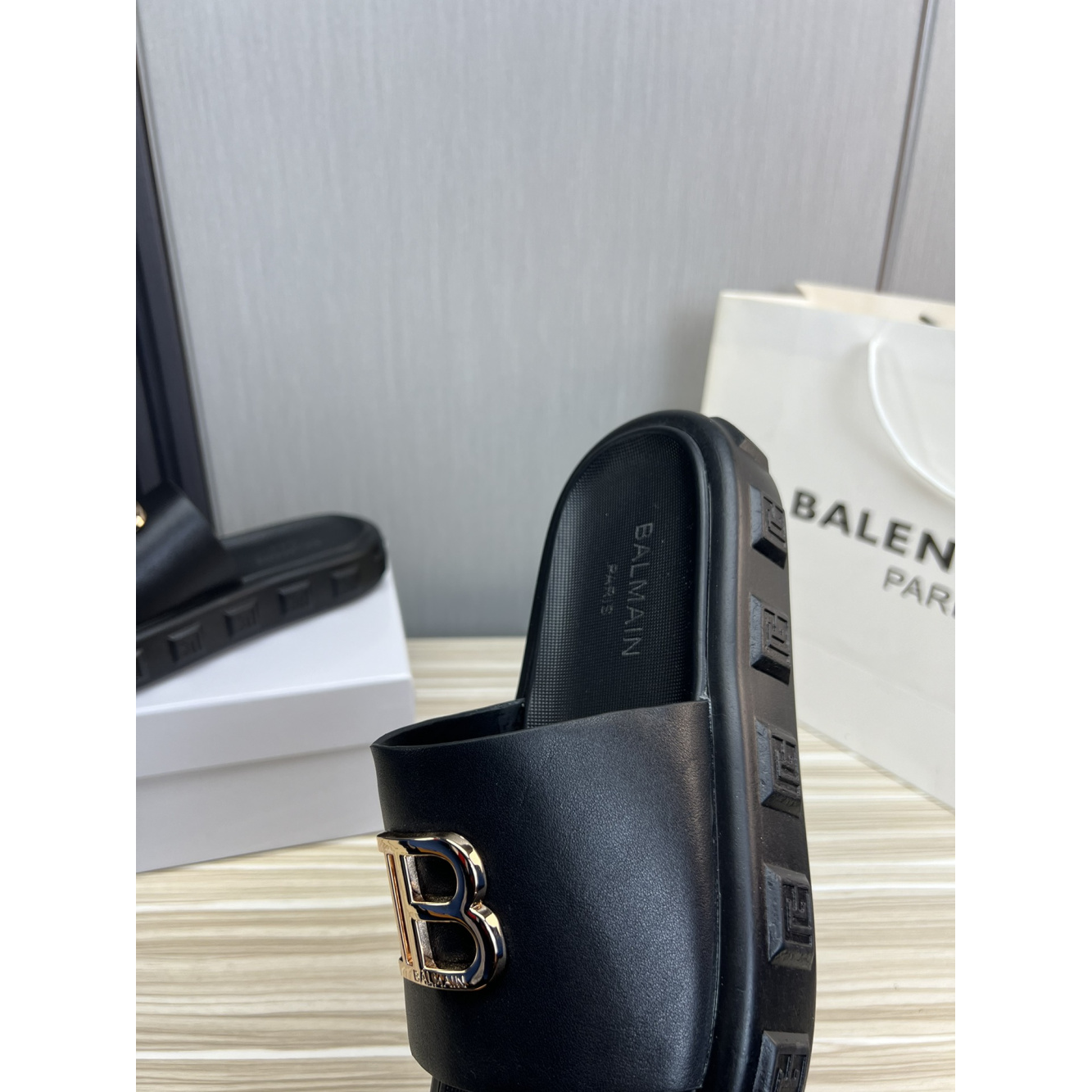 Slide Balmain Chinelo Preto com Logo B