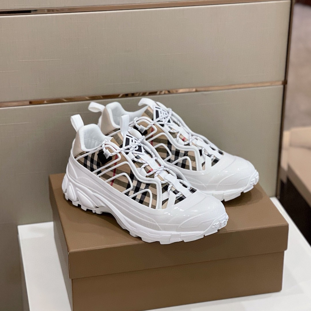 Burberry Tênis Branco