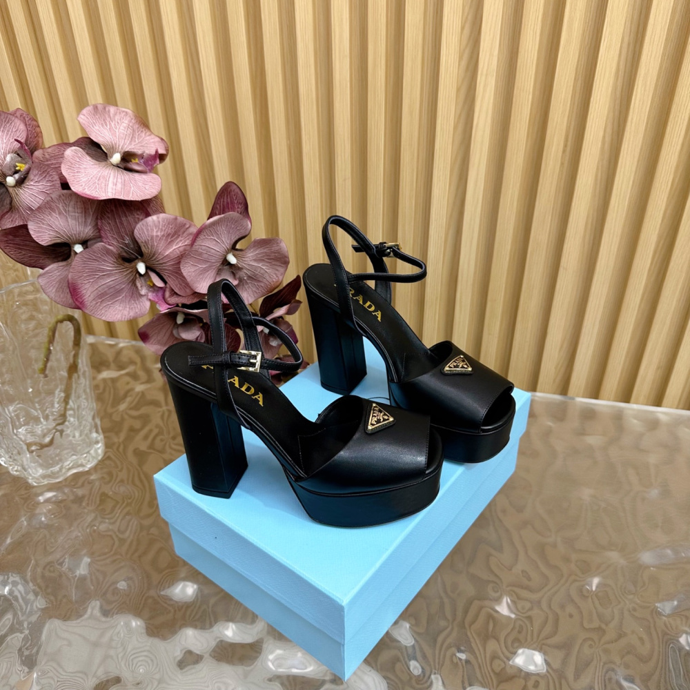 Sandália Salto Prada de Couro Envernizado cor Preta