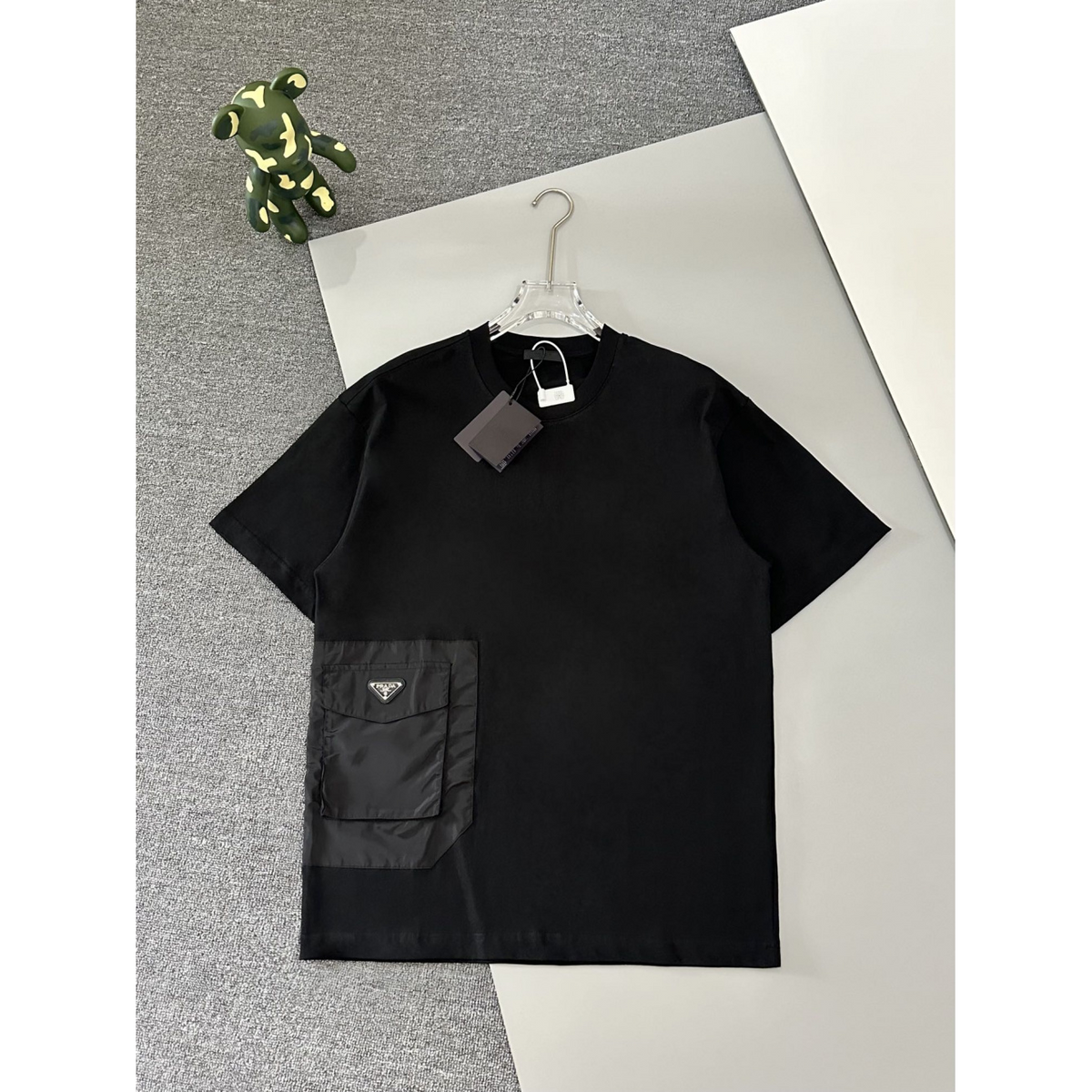 Camisa Prada em algodão com Bolso Lateral em Nylon Preta
