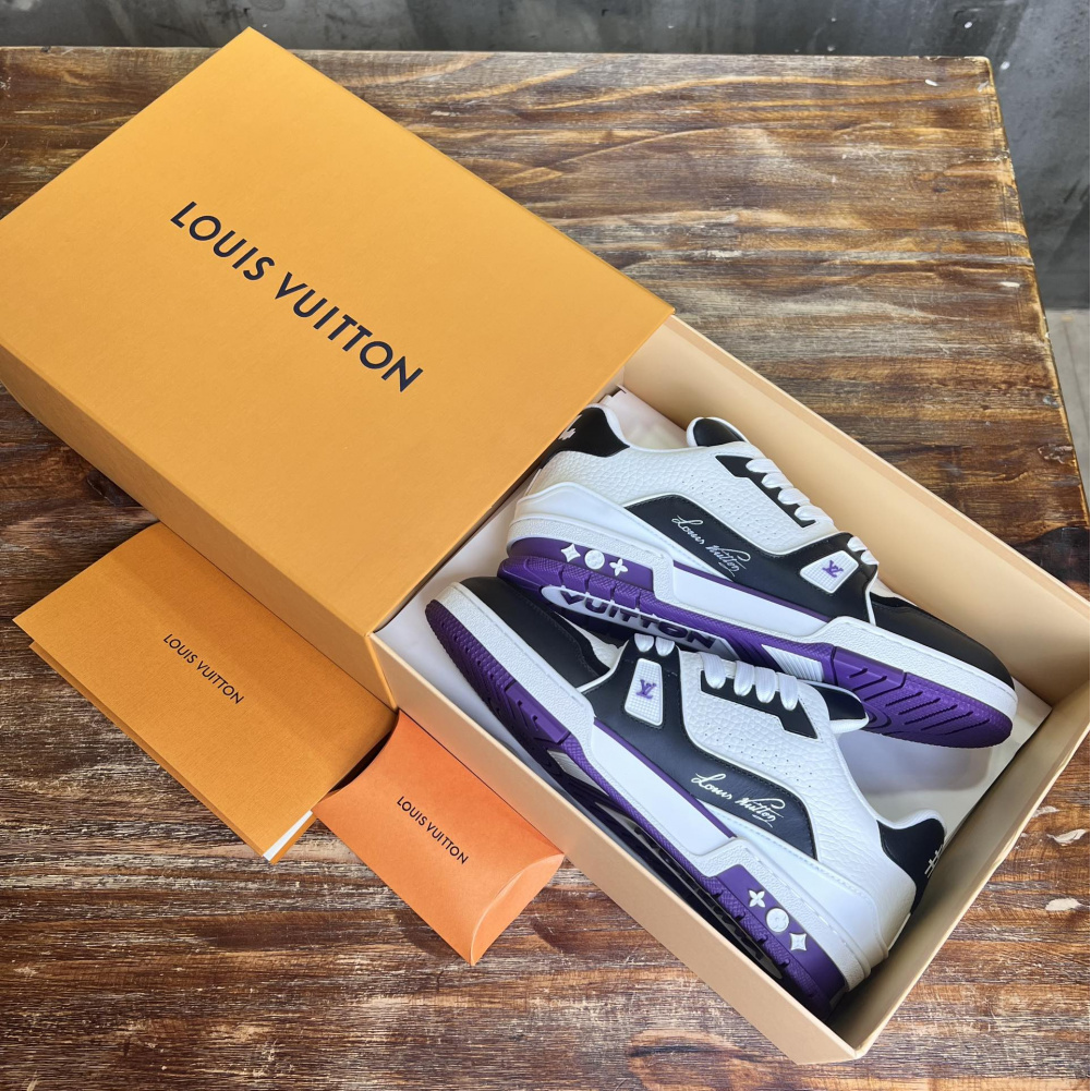 Tênis Louis Vuitton LV Trainer Couro Preto/Branco/Sola Roxa