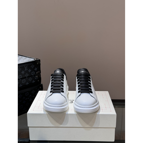 Tênis Alexander Mcqueen Cano Baixo Oversized Preto/Branco