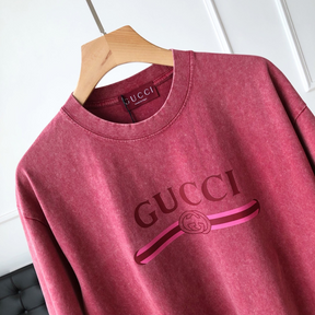 Camiseta Gucci com Placa de Logo Bordô