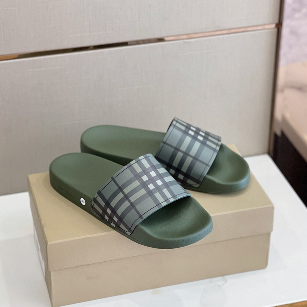 Burberry Slide Verde Militar