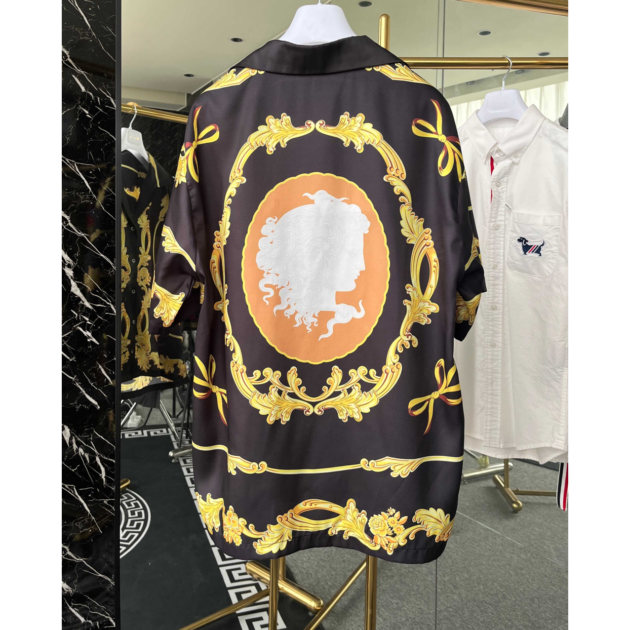 Conjunto Versace Camisa e Bermuda Cameo de Seda