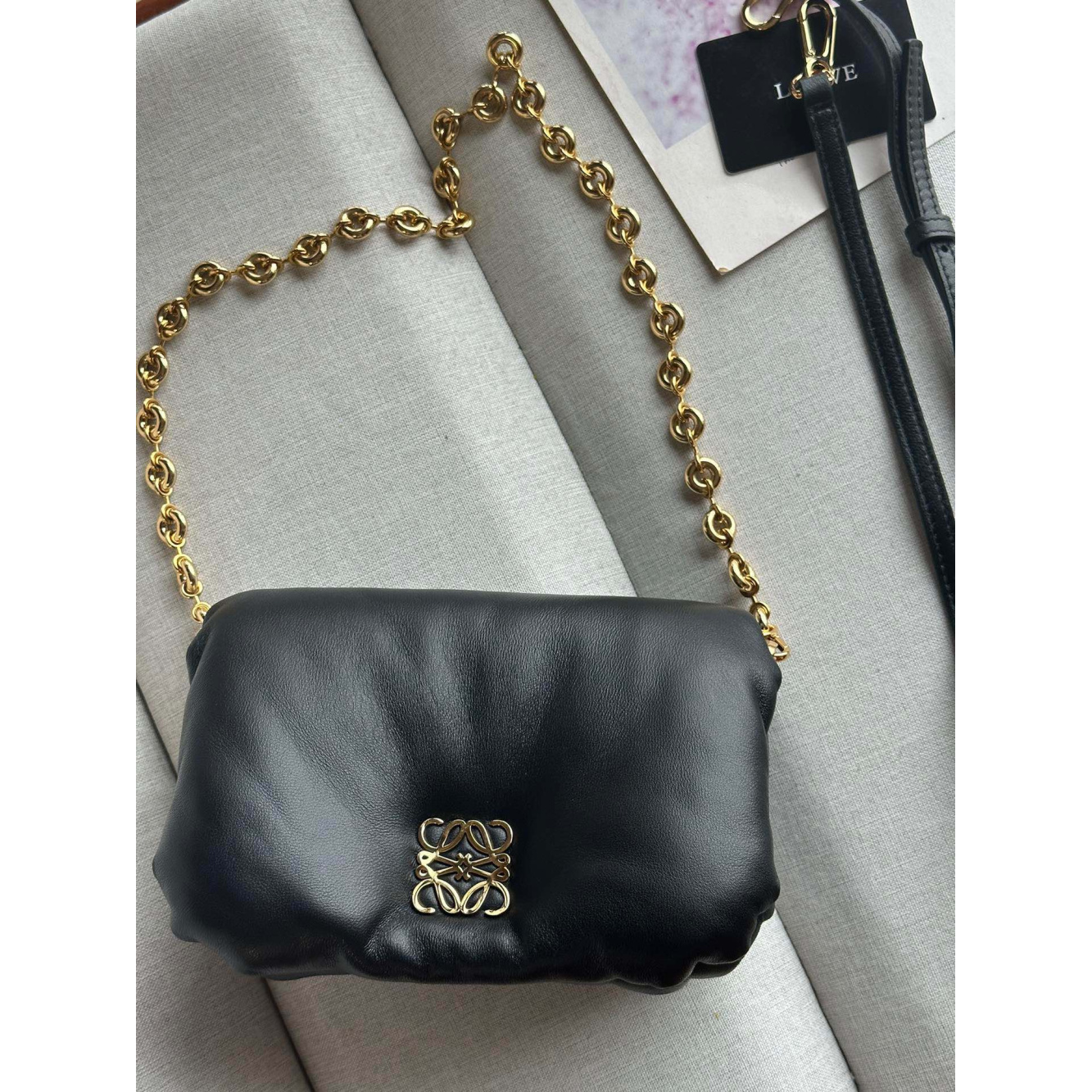 Bolsa Loewe Goya Puffer Couro Napa Brilhante 20x14x9CM (quatro cores)