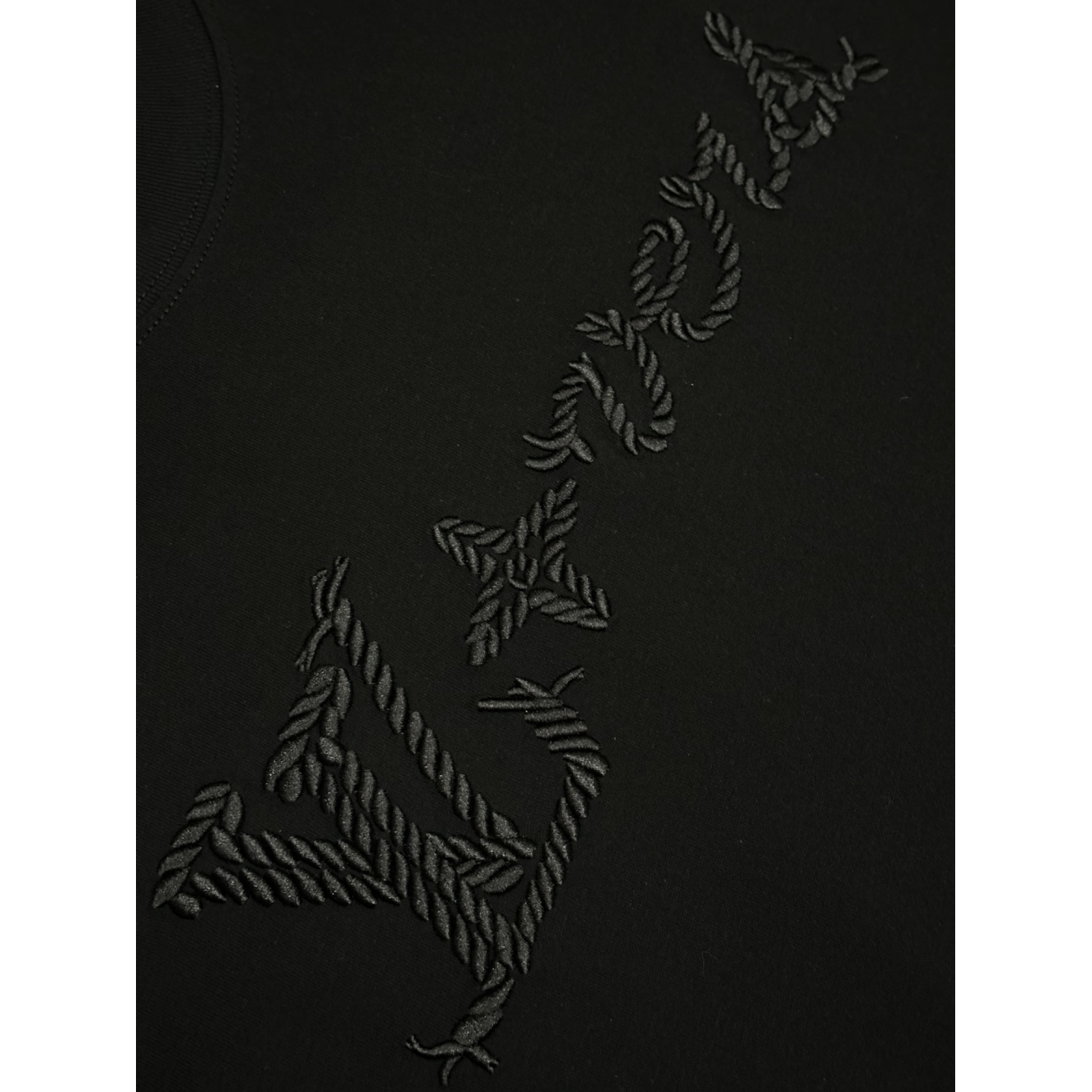 Camiseta de Algodão Louis Vuitton Logo LV Lovers Bordado Preta