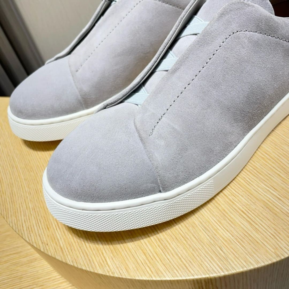 Zegna Triple Stitch em Camurça Cinza