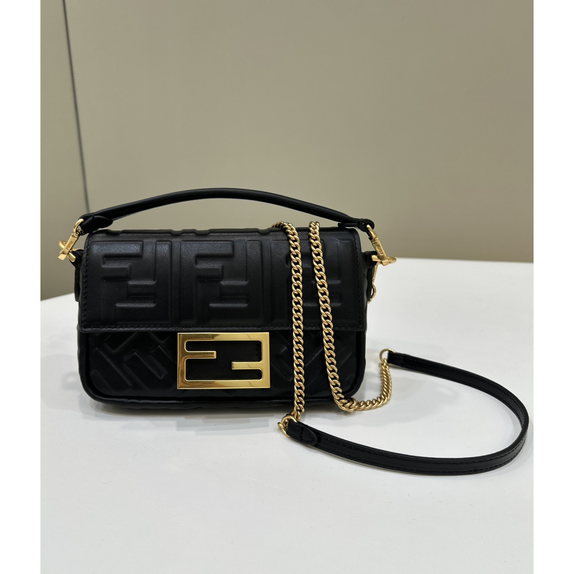 Bolsa Fendi Baguette Mini (4 cores)