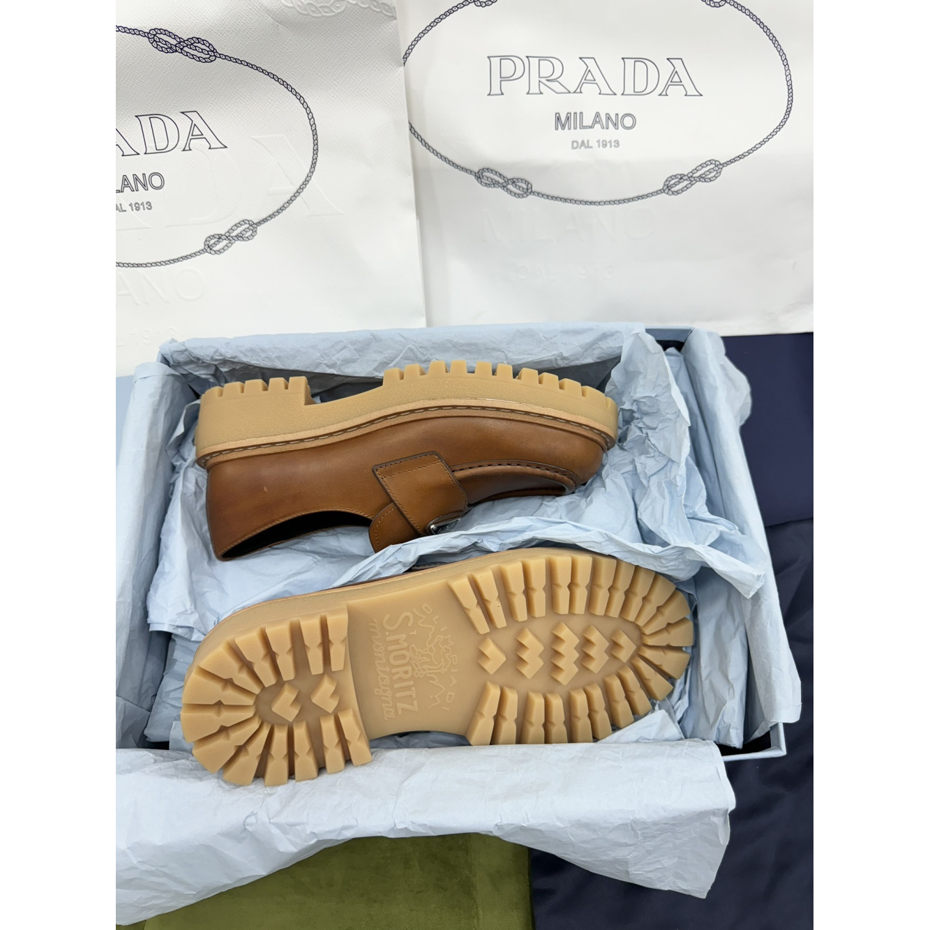 Loafer Prada Mocassim em Couro Marrom