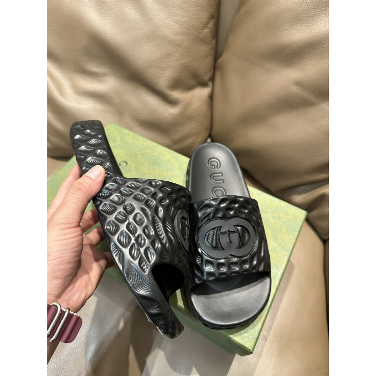 Chinelo Slide Gucci GG Interlocking Preto Sandália