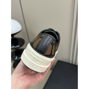 Tênis Valentino Garavani Toile Iconographe Totaloop Low-Top Marrom/Preto
