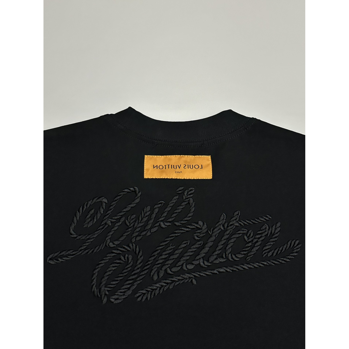 Camiseta de Algodão Louis Vuitton Logo LV Lovers Bordado Preta