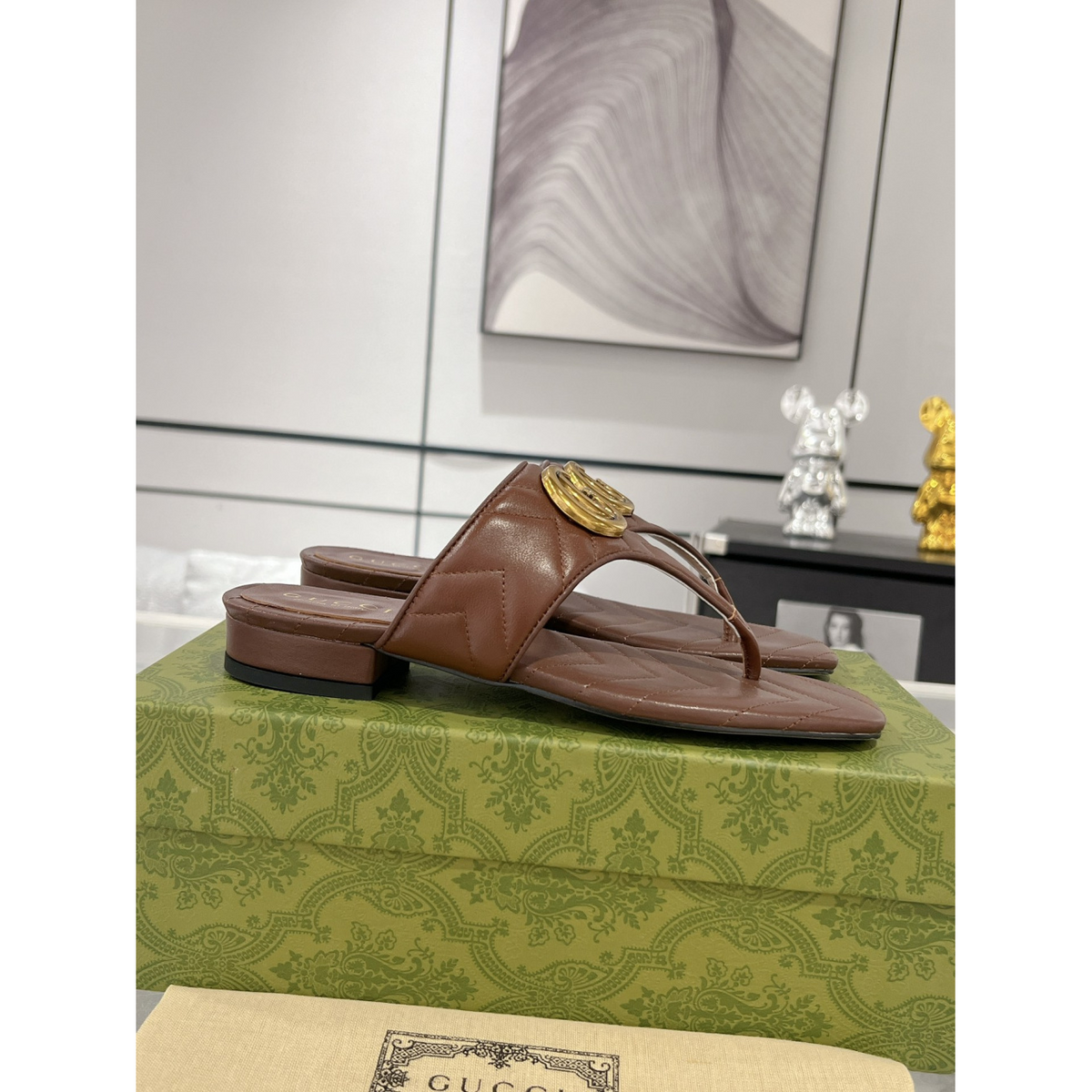 Sandália Gucci com Double G Marrom